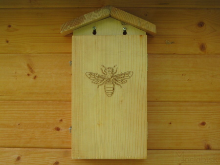 DIY mason bee habitat