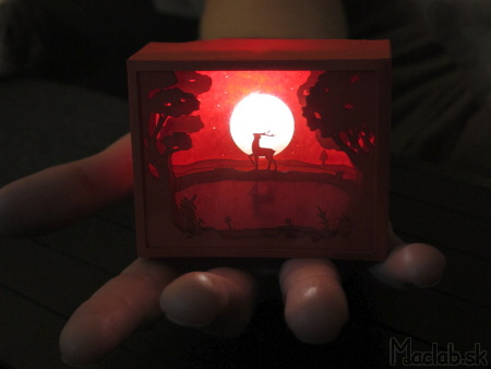 Svietiaci papierový LED obraz 3D pomocu tieňa